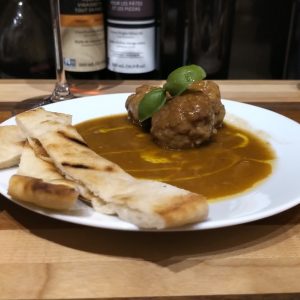 Servir en tapas au côté de picadillo, pincho, empanadas et embutidos accompagné de morceau de pain andalou!