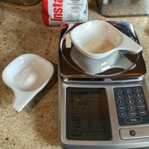 5 g de sel et  0,50 g de levure sèche