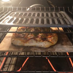 Chauffer la pierre à pizza au moins 30 min